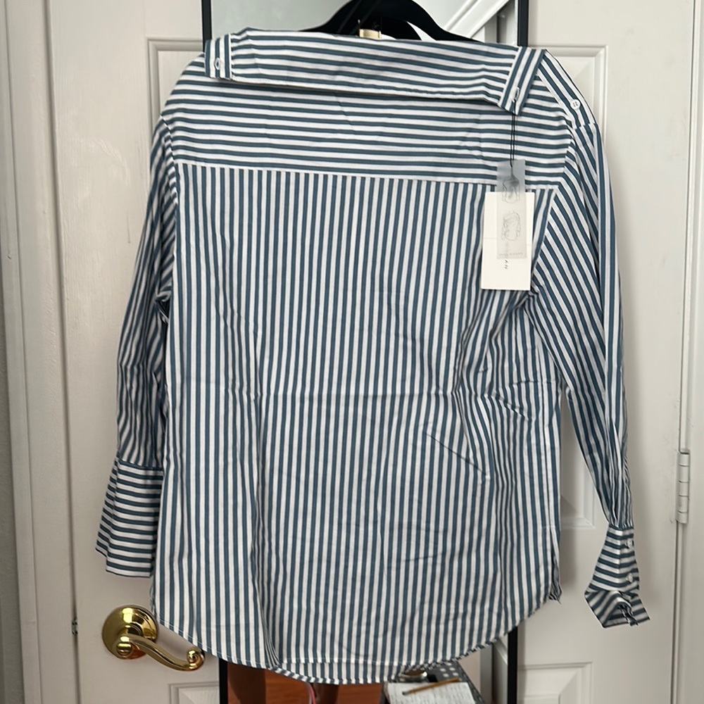 Zara White snd blue top NWT